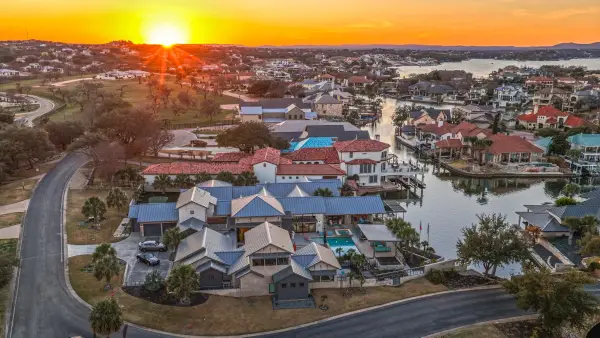 116 Wennmohs Place, Horseshoe Bay, TX 78657