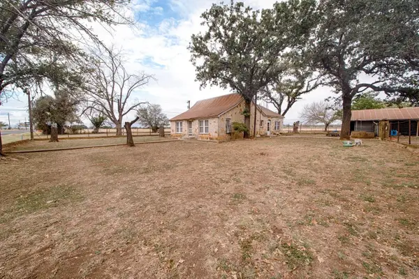 7400 Hwy 27, Out of Area, TX 78013
