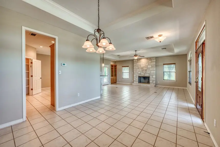 211 Gateway Parkway, Marble Falls, TX 78654 - #2