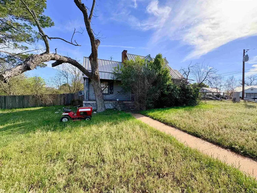 408 W Main Street, Llano, TX 78643 - #2