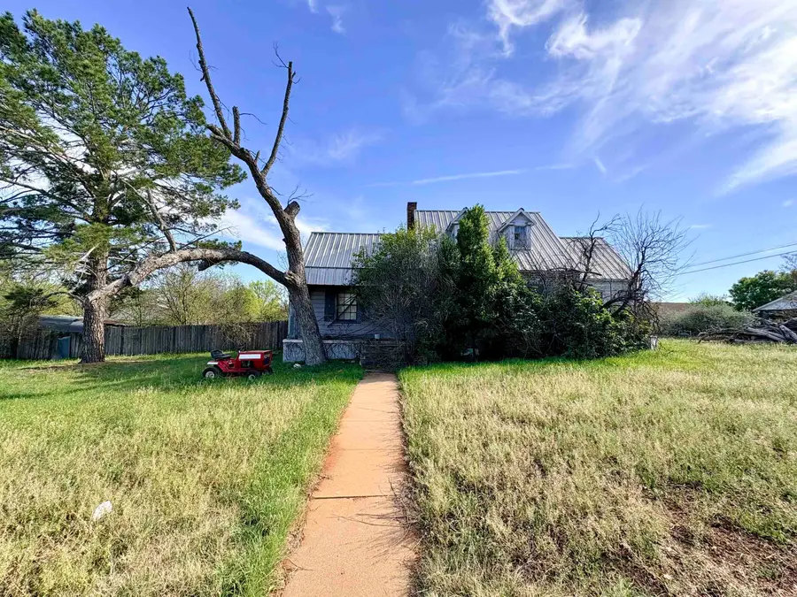 408 W Main Street, Llano, TX 78643 - #3