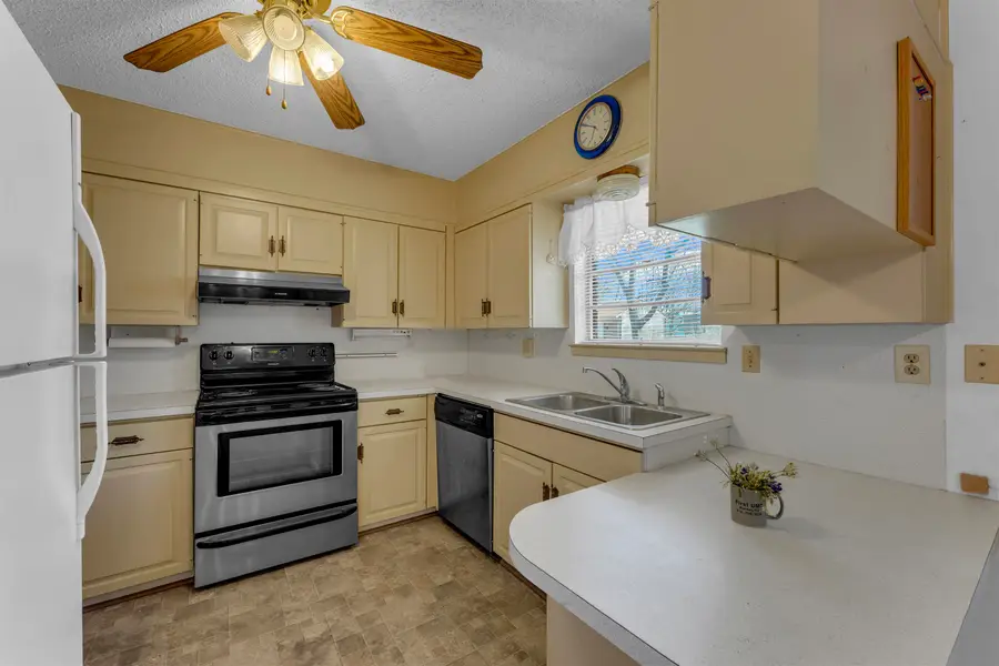 901 N Hill Street, Burnet, TX 78611 - #3