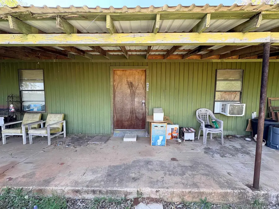 607 Lauderdale, Llano, TX 78643 - #3