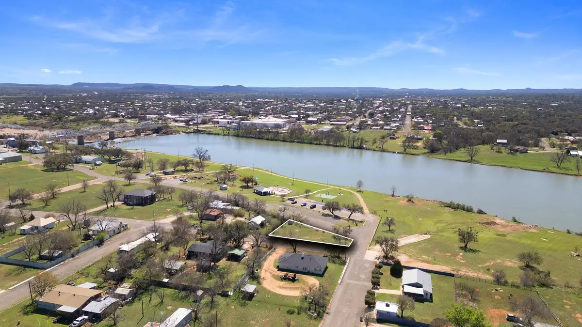 408 W Tarrant St, Llano, TX 78643 - #1