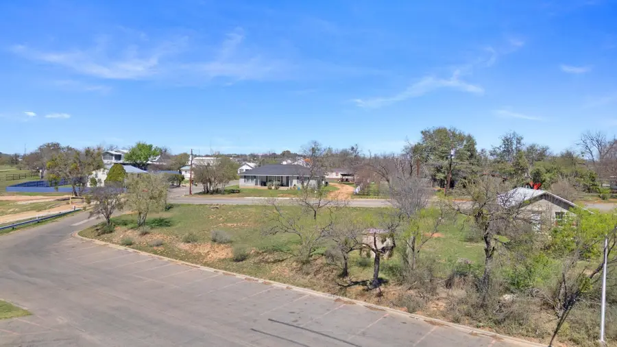 408 W Tarrant St, Llano, TX 78643 - #3