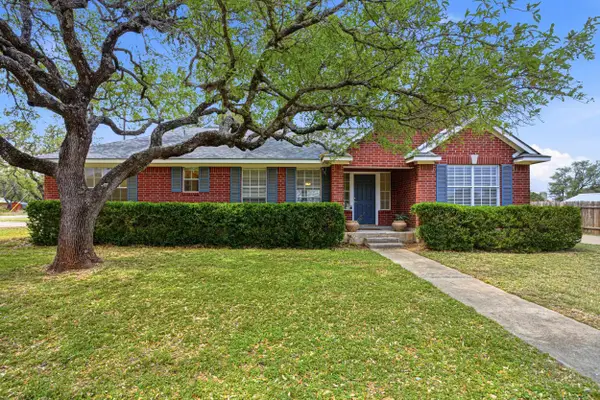 203 Crestview Drive, Johnson City, TX 78636