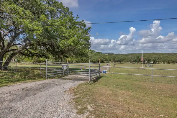 1912 Us-281 S Highway, Johnson City, TX 78636