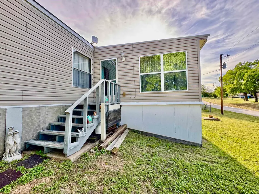 118 Beaver St., Tow, TX 78672 - #2