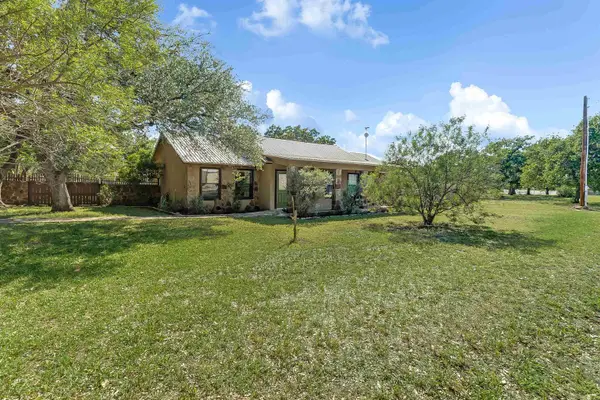2906 Oak Ridge Dr, Horseshoe Bay, TX 78657