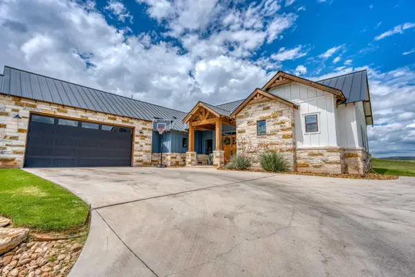 112 Legendary Estates Dr, Kingsland, TX 78639