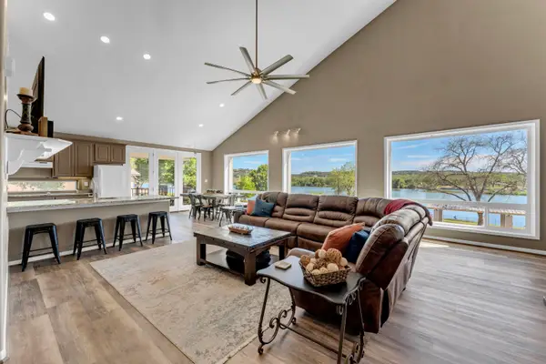 319 Meadowlakes Drive, Meadowlakes, TX 78654