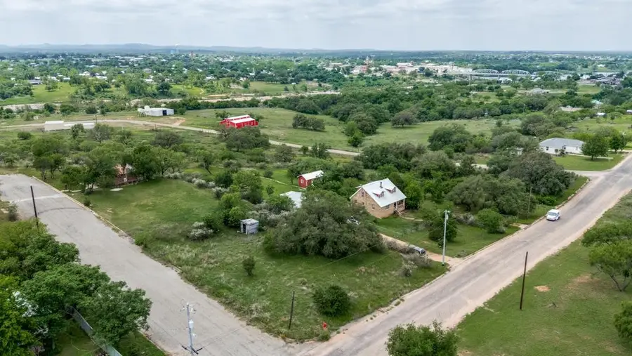 501 Vernon Avenue, Llano, TX 78643 - #2