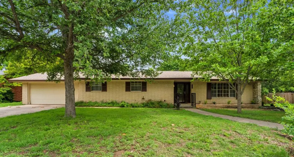 1011 N Vandeveer St, Burnet, TX 78611 - #1