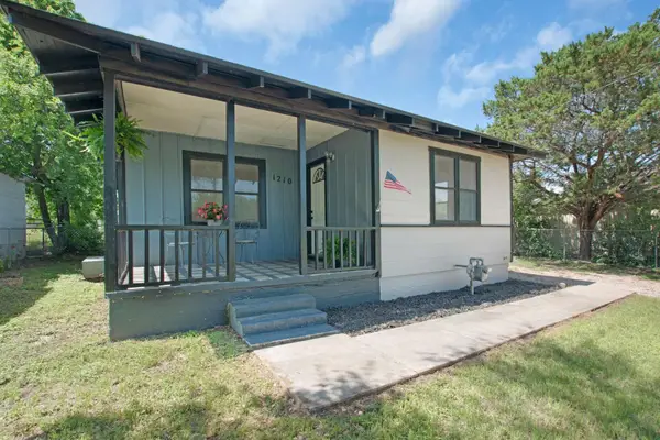 1210 Cloud St, Lampasas, TX 76550