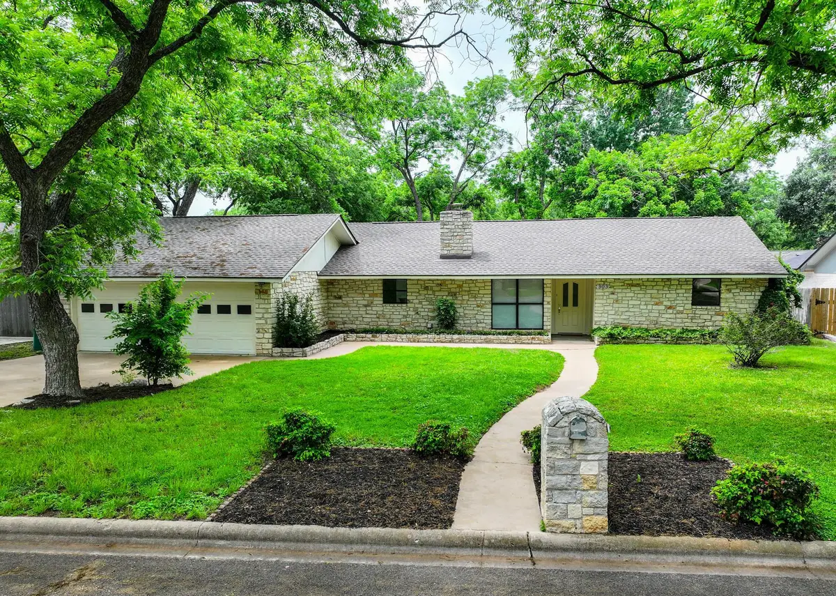 303 Stewart St, Meadowlakes, TX 78654 - #1