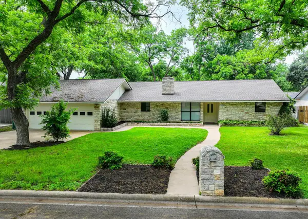 303 Stewart St, Meadowlakes, TX 78654