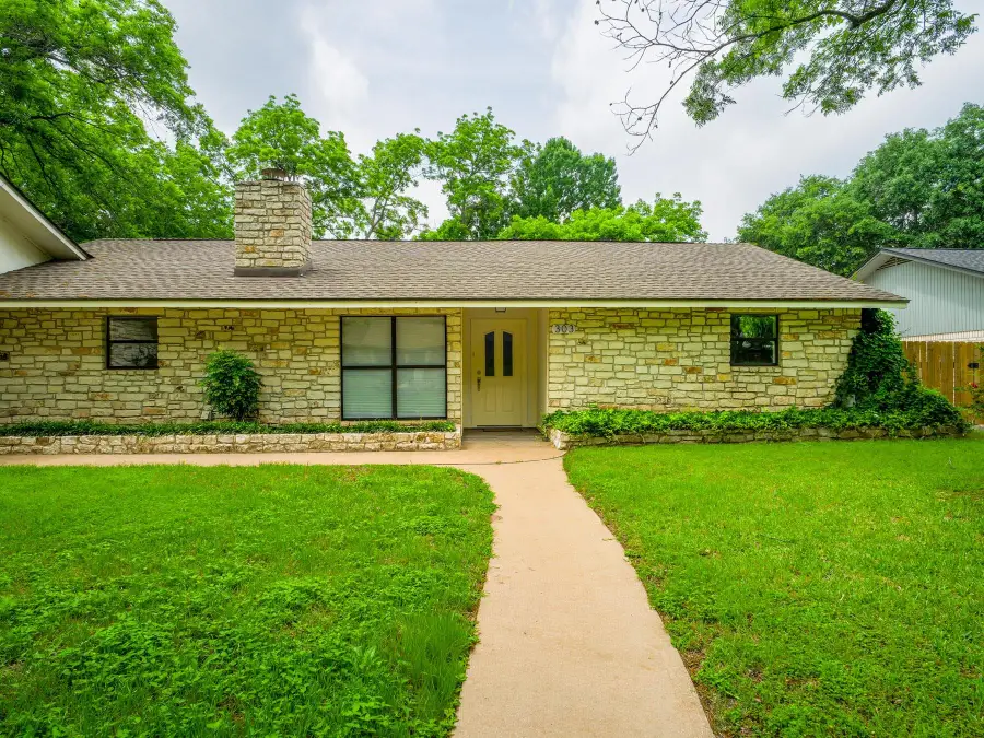 303 Stewart St, Meadowlakes, TX 78654 - #2