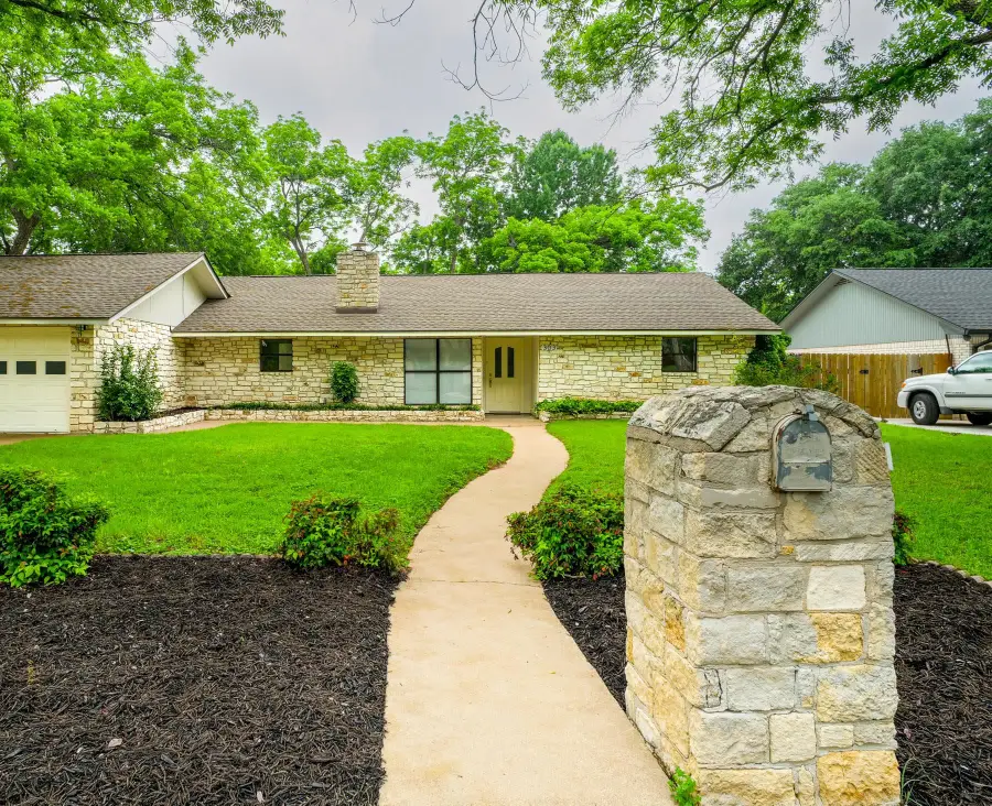303 Stewart St, Meadowlakes, TX 78654 - #3