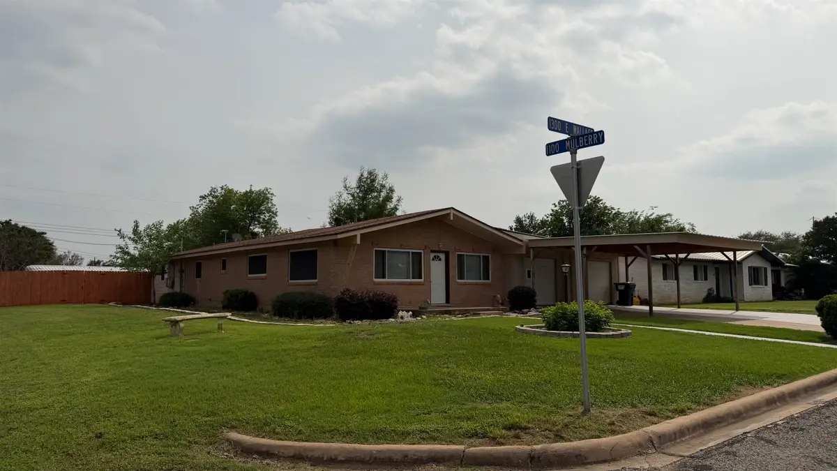 1306 E Wallace St., Llano, TX 78643 - #1
