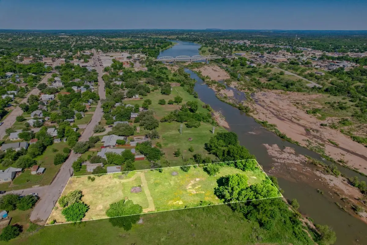 609 E Main Street, Llano, TX 78643 - #1