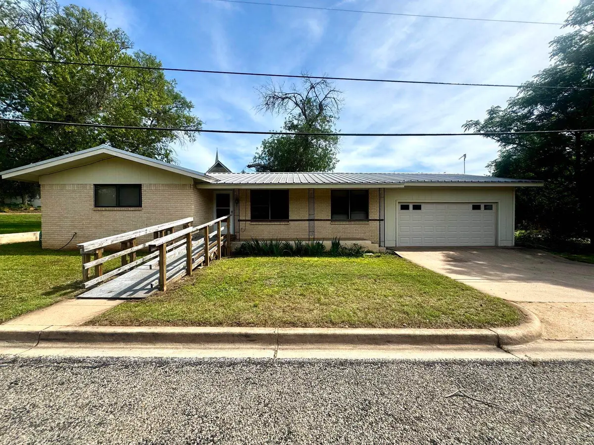 102 E Wallace Street, Llano, TX 78643 - #1