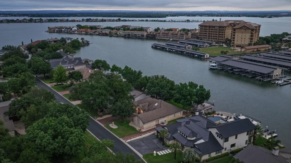 909 Red Sails Dr, Horseshoe Bay, TX 78657 - #1