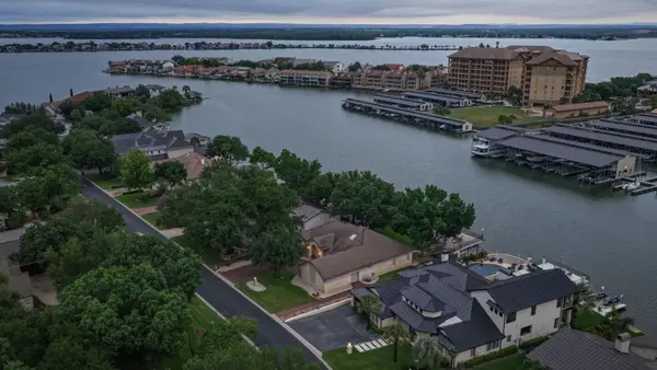 909 Red Sails Dr, Horseshoe Bay, TX 78657