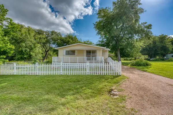325 E Lakeshore Drive, Sunrise Beach, TX 78643