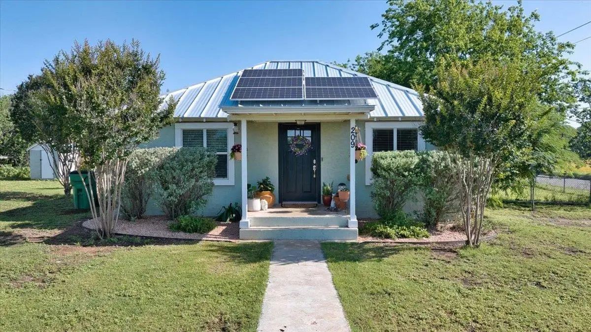 209 E Houston Street, Llano, TX 78643-0000 - #1