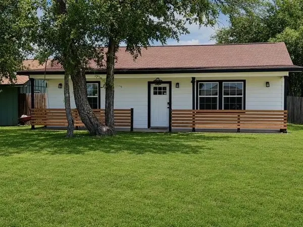 6811 River Oaks Drive, Kingsland, TX 78639