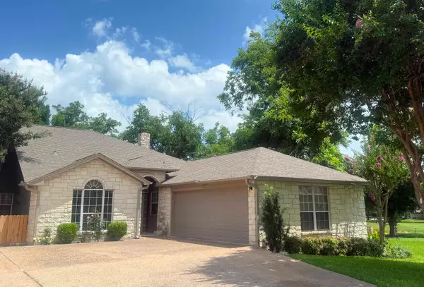 21 Augusta Drive, Meadowlakes, TX 78654