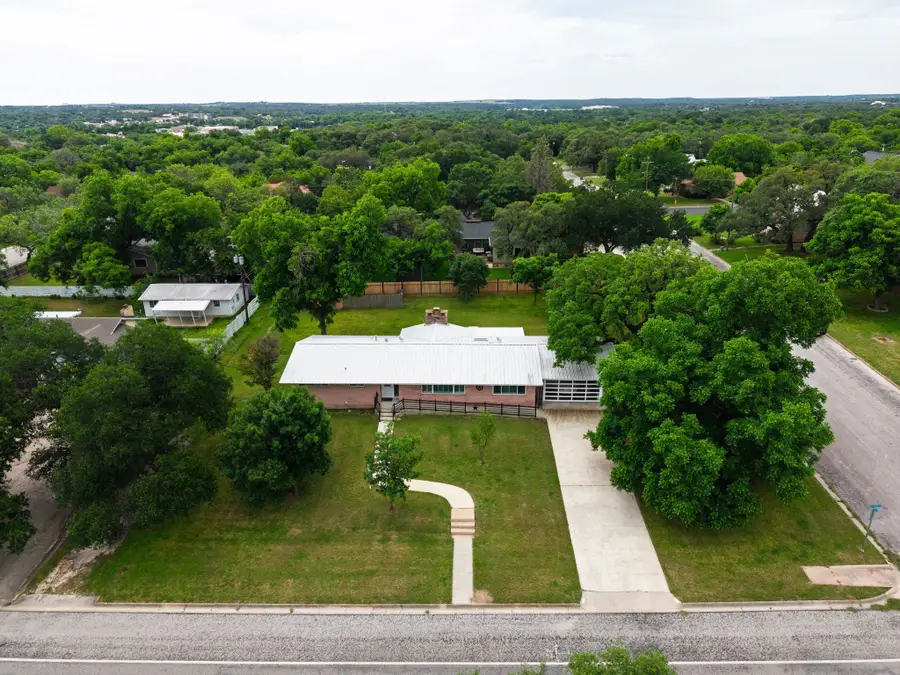 708 W North Ave, Lampasas, TX 76550 - #2