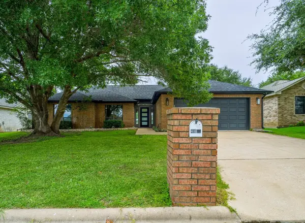 416 Spyglass Street, Meadowlakes, TX 78654