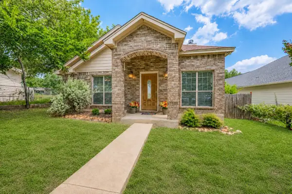 1107 E College Street, Llano, TX 78643