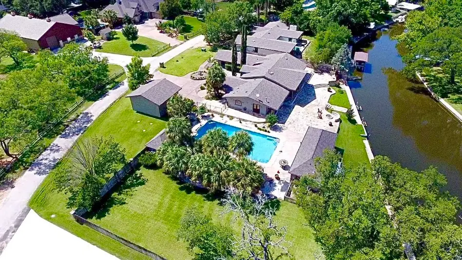 311 Oleander Dr, Marble Falls, TX 78654 - #2