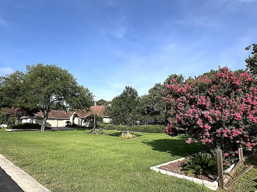 312 N Big Spur Avenue, Horseshoe Bay, TX 78657 - #2