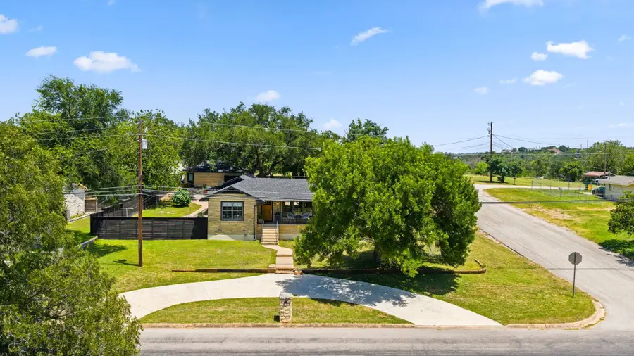 501 Avenue E, Marble Falls, TX 78654 - #2
