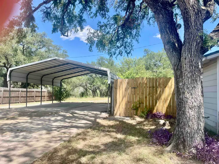 1105 Avenue D, Marble Falls, TX 78654 - #3