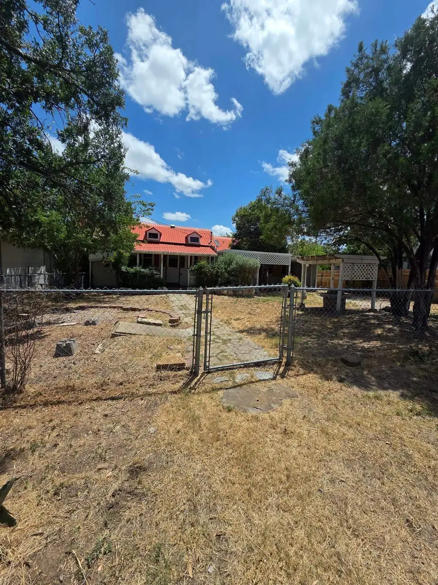 505 1/2 S Main Street, Lampasas, TX 76550 - #2