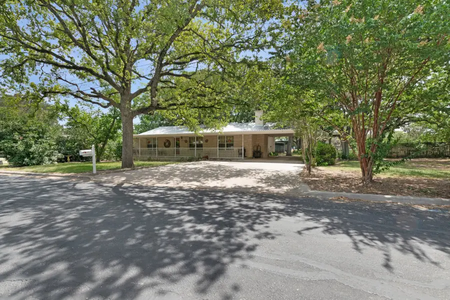 1208 Oak St, Burnet, TX 78611 - #2