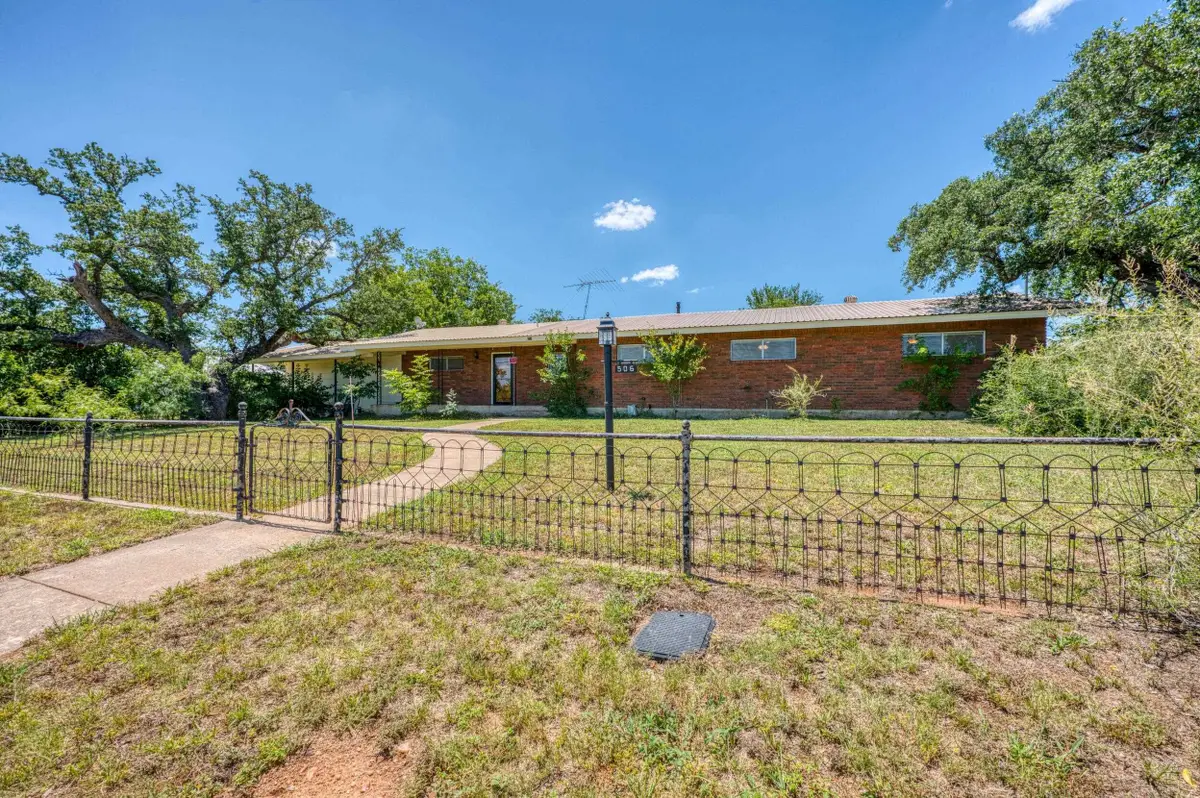 506 E Wallace Street, Llano, TX 78643 - #1