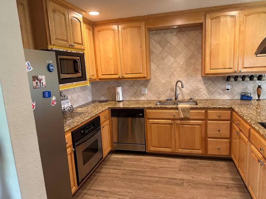 107 Lachite, Horseshoe Bay, TX 78657-6283 - #2