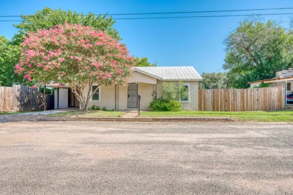103 E Lampasas, Llano, TX 78639