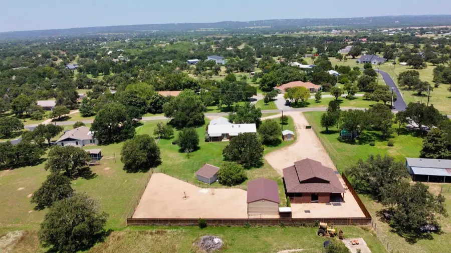 415 Ancient Oaks Dr, Marble Falls, TX 78654 - #2