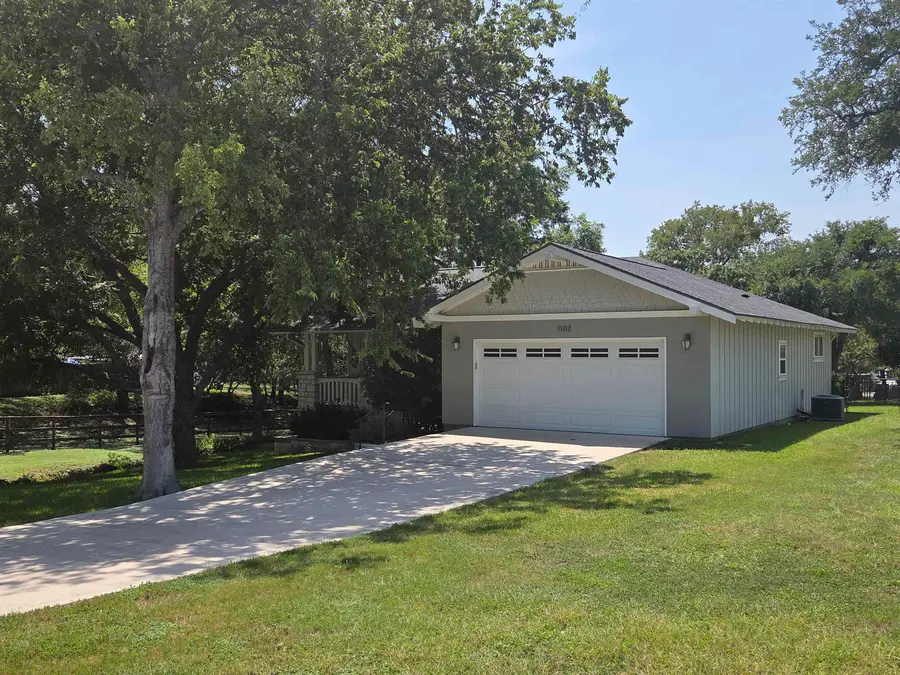 1102 F Avenue, Marble Falls, TX 78654 - #2