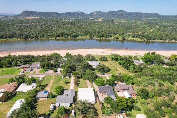 4047 River Oaks Drive, Kingsland, TX 78639