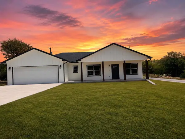 2202 Shawnee Drive, Kingsland, TX 78639