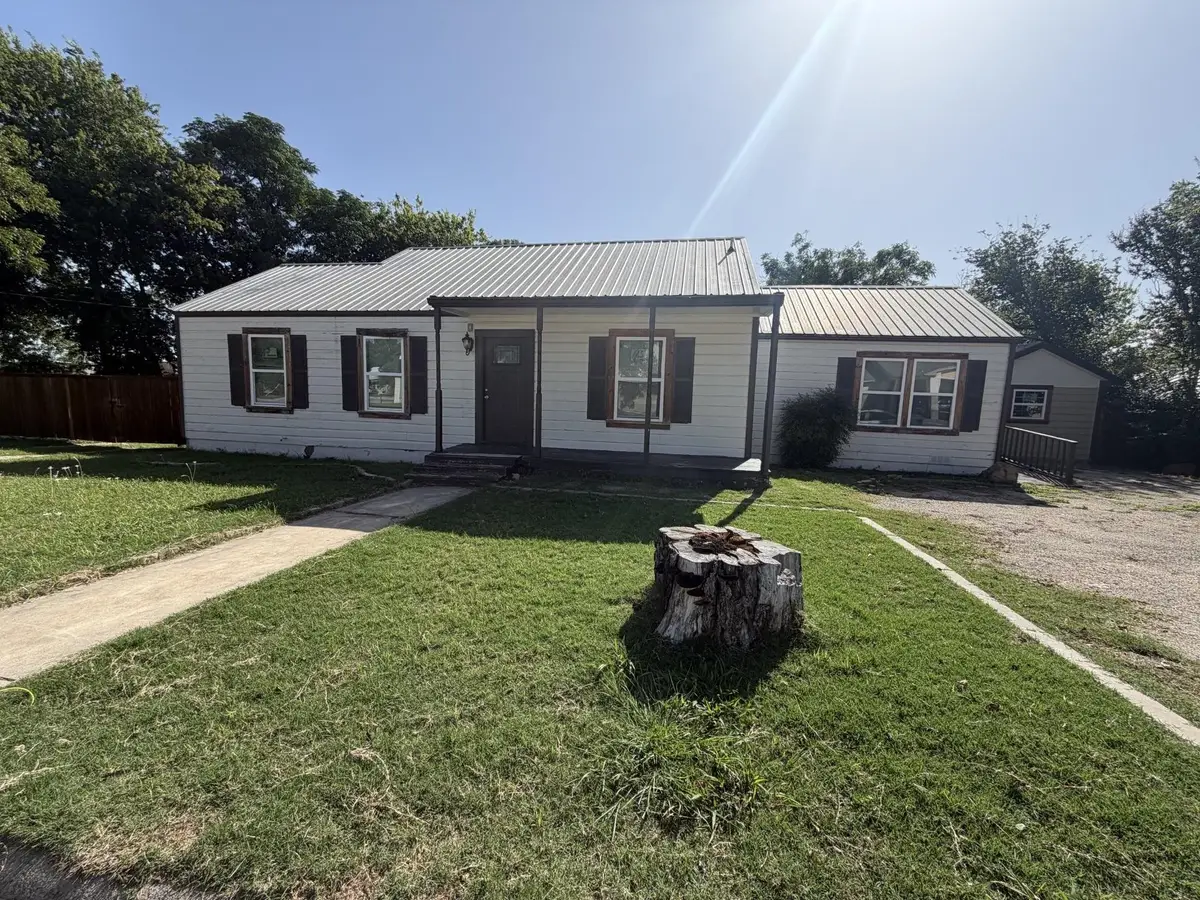 103 S Walnut St., Lampasas, TX 76550 - #1