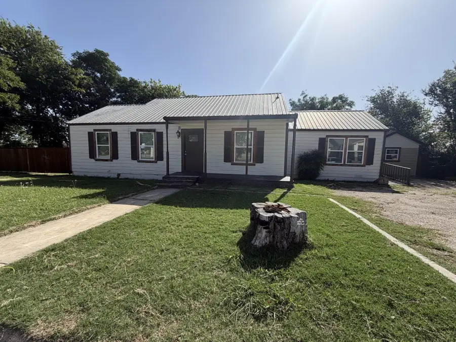 103 S Walnut St., Lampasas, TX 76550 - #2