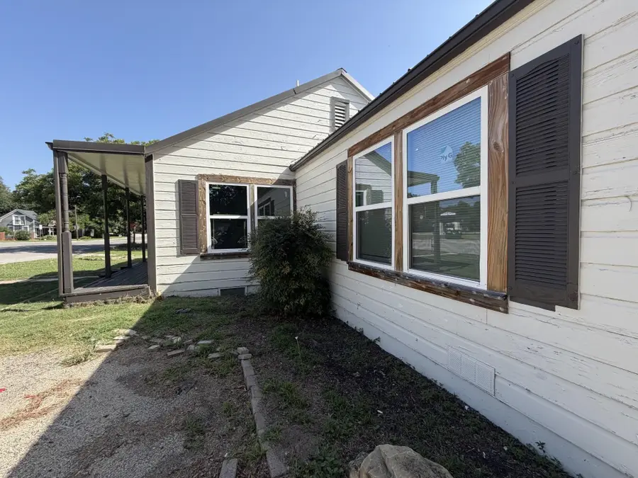 103 S Walnut St., Lampasas, TX 76550 - #3